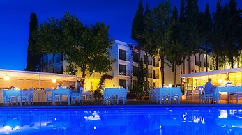 Liv Hotel By Bellazure