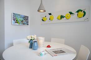 The Apartment Central