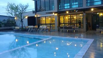 The Residence Thepkanjana