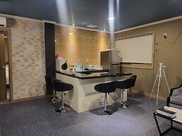 GoldenRoot Hotel in Gimhae