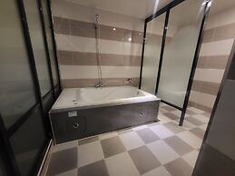 GoldenRoot Hotel in Gimhae