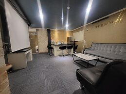 GoldenRoot Hotel in Gimhae