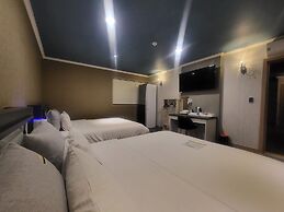 GoldenRoot Hotel in Gimhae