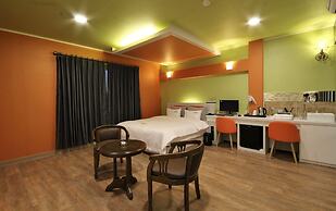 GoldenRoot Hotel in Gimhae