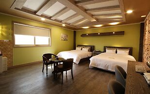 GoldenRoot Hotel in Gimhae