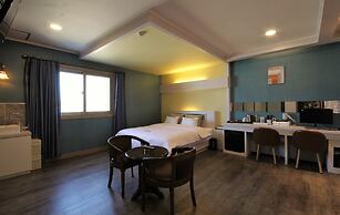 GoldenRoot Hotel in Gimhae
