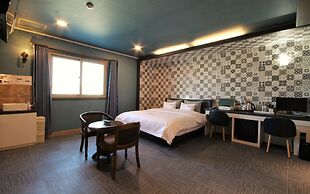 GoldenRoot Hotel in Gimhae