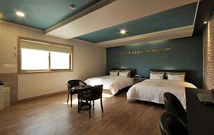 GoldenRoot Hotel in Gimhae