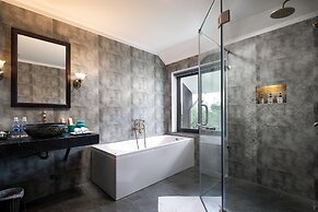 Aira Boutique Hoi An Hotel & Villa