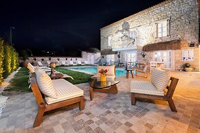 Alacati Roka Tas Otel