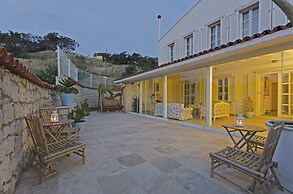 Alacati Roka Tas Otel