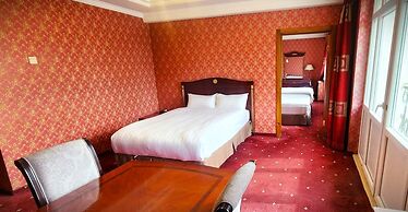 White House Hotel