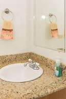 New Kingston Guest Apt at Fairway