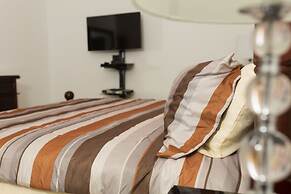 New Kingston Guest Apt at Fairway