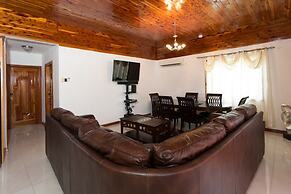 New Kingston Guest Apt at Fairway