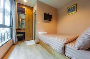 Full House Khaosan - Hostel