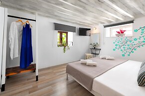 Lindos Citrin Suites