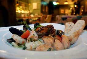 Hyde Hotel (Formerly The Forster Court Hotel)