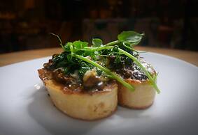 Hyde Hotel (Formerly The Forster Court Hotel)