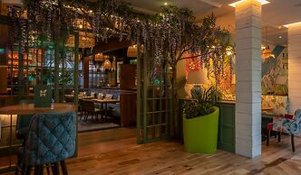 Hyde Hotel (Formerly The Forster Court Hotel)