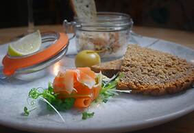 Hyde Hotel (Formerly The Forster Court Hotel)