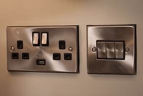 Hyde Hotel (Formerly The Forster Court Hotel)