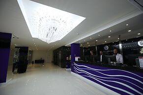 Holiday & Business Hotel - Ao lado do Centro de Eventos e Arena Conda