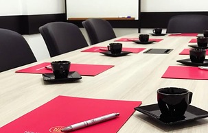 Holiday & Business Hotel - Ao lado do Centro de Eventos e Arena Conda