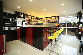 Holiday & Business Hotel - Ao lado do Centro de Eventos e Arena Conda