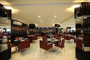Holiday & Business Hotel - Ao lado do Centro de Eventos e Arena Conda