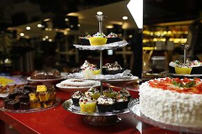 Holiday & Business Hotel - Ao lado do Centro de Eventos e Arena Conda