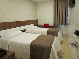 Holiday & Business Hotel - Ao lado do Centro de Eventos e Arena Conda