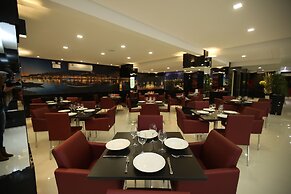 Holiday & Business Hotel - Ao lado do Centro de Eventos e Arena Conda