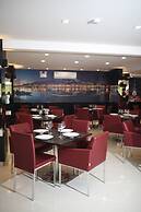 Holiday & Business Hotel - Ao lado do Centro de Eventos e Arena Conda