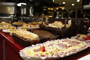 Holiday & Business Hotel - Ao lado do Centro de Eventos e Arena Conda