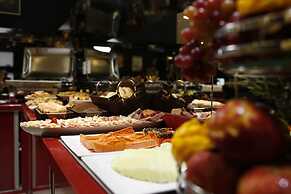 Holiday & Business Hotel - Ao lado do Centro de Eventos e Arena Conda