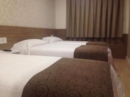 Holiday & Business Hotel - Ao lado do Centro de Eventos e Arena Conda