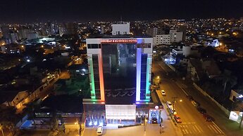 Holiday & Business Hotel - Ao lado do Centro de Eventos e Arena Conda