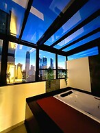 Holiday & Business Hotel - Ao lado do Centro de Eventos e Arena Conda