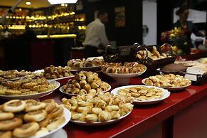 Holiday & Business Hotel - Ao lado do Centro de Eventos e Arena Conda