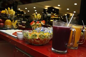 Holiday & Business Hotel - Ao lado do Centro de Eventos e Arena Conda