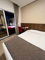 Holiday & Business Hotel - Ao lado do Centro de Eventos e Arena Conda