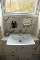 Streamside Apartments