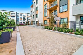 Global Luxury Suites in Menlo Park