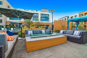 Global Luxury Suites in Menlo Park