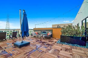 Global Luxury Suites in Menlo Park