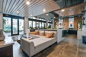 Global Luxury Suites in Menlo Park