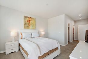 Global Luxury Suites in Menlo Park