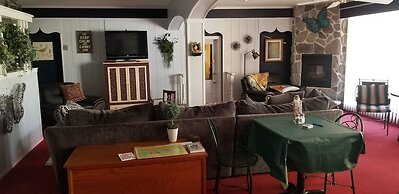 Maria's Garden and Inn