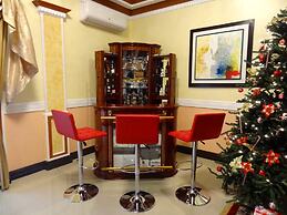 The Executive Villa Inn & Suites